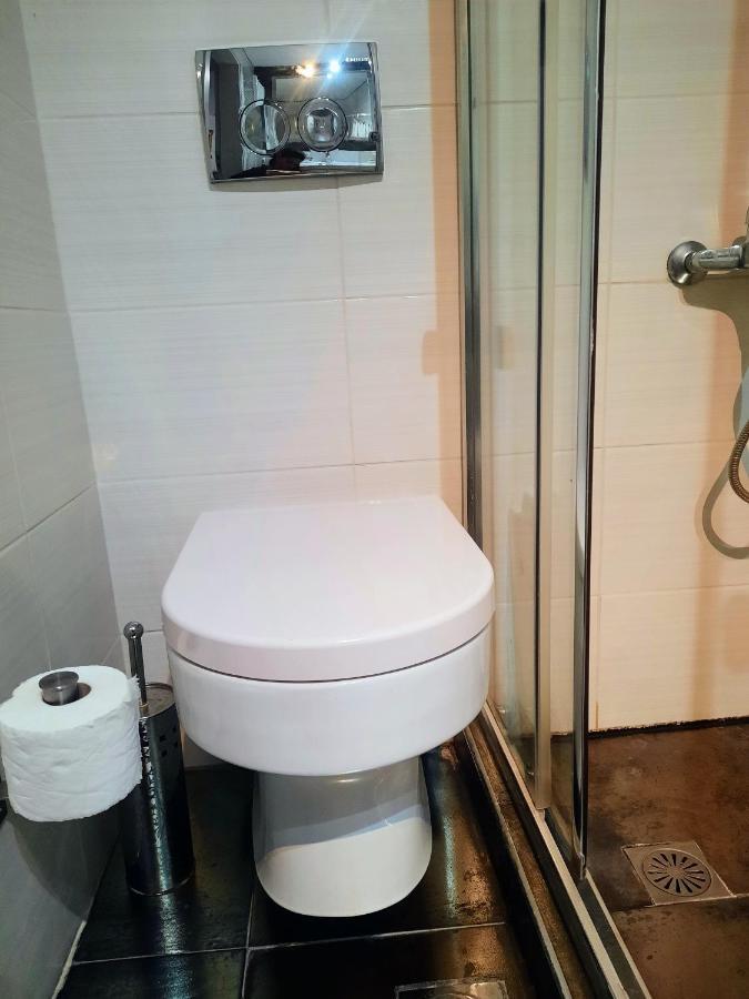 One Bedroom Apartment New With Large Living Room Αθήνα Εξωτερικό φωτογραφία